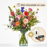 Royal bouquet (gift set with a vase and chocolates!)